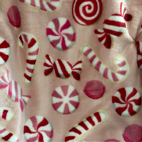 NWT-Peppermint Candies Plush Oversized Throw By Candy Cane Dandies 60” x 70” - Picture 3 of 6